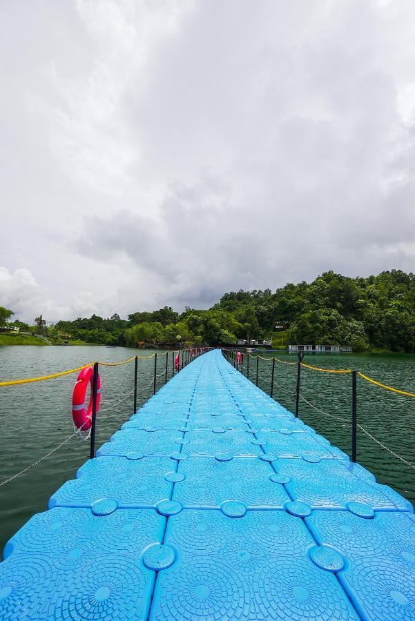 Roxy Tasik Biru Resort City Bau ภายนอก รูปภาพ