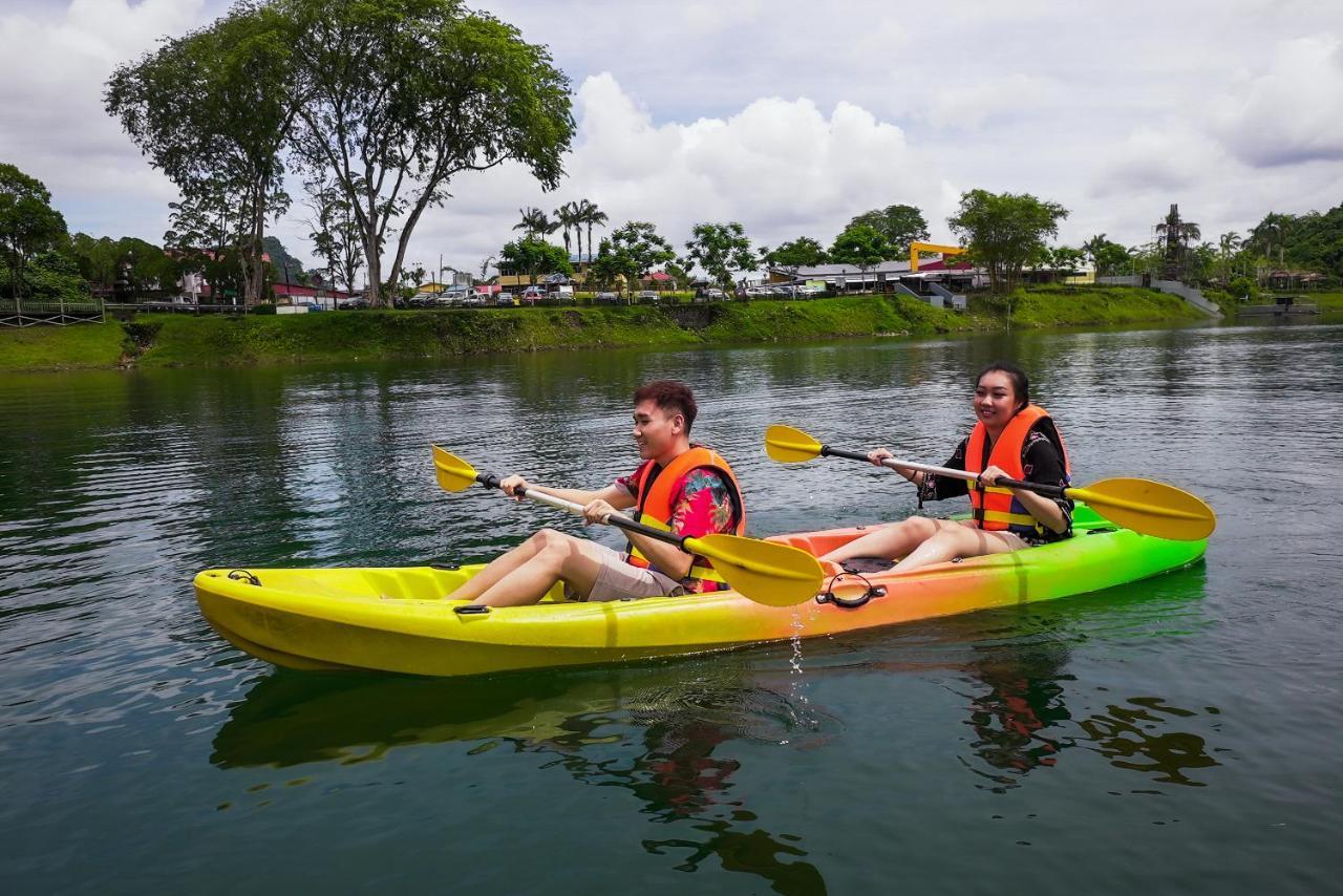 Roxy Tasik Biru Resort City Bau ภายนอก รูปภาพ