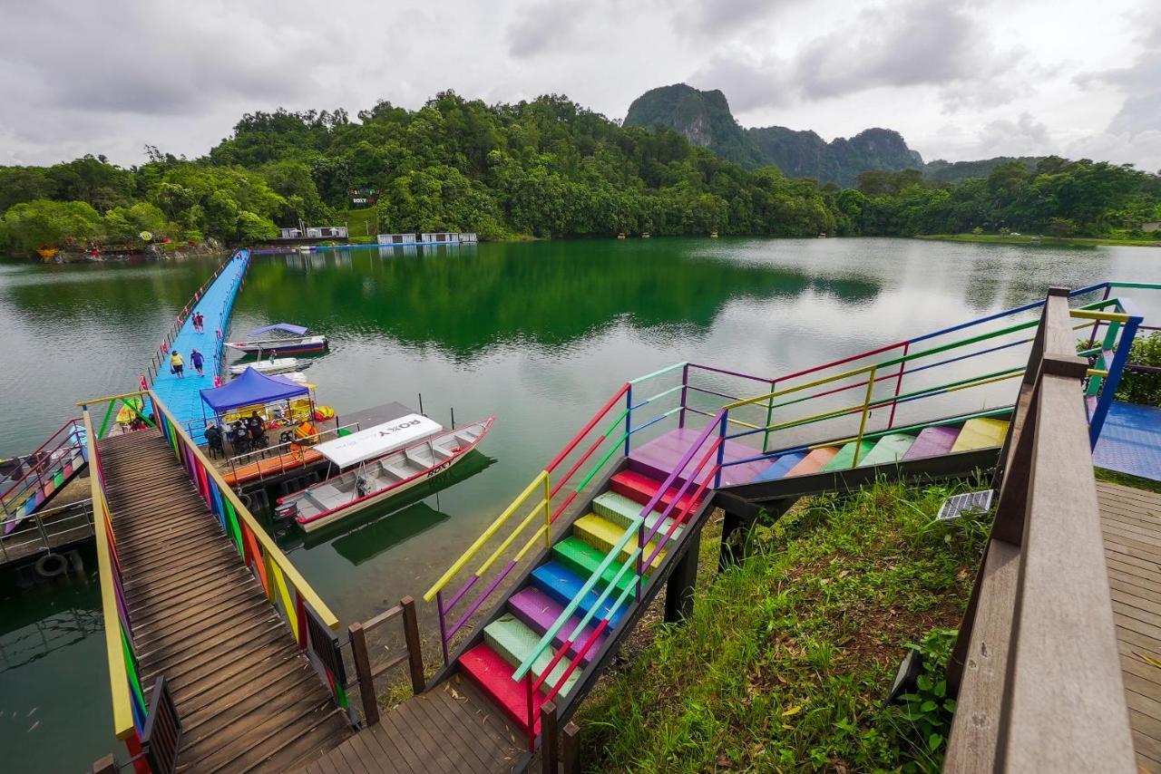 Roxy Tasik Biru Resort City Bau ภายนอก รูปภาพ