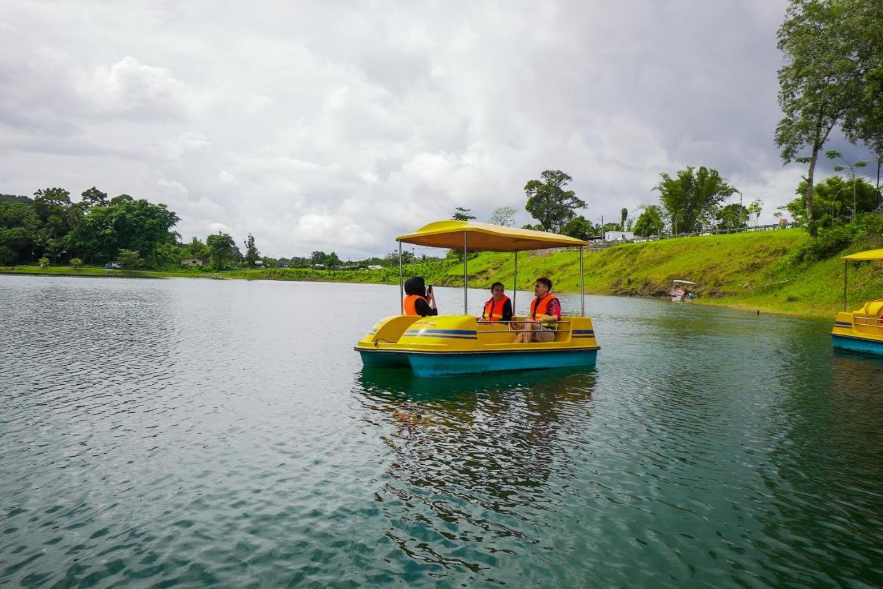 Roxy Tasik Biru Resort City Bau ภายนอก รูปภาพ
