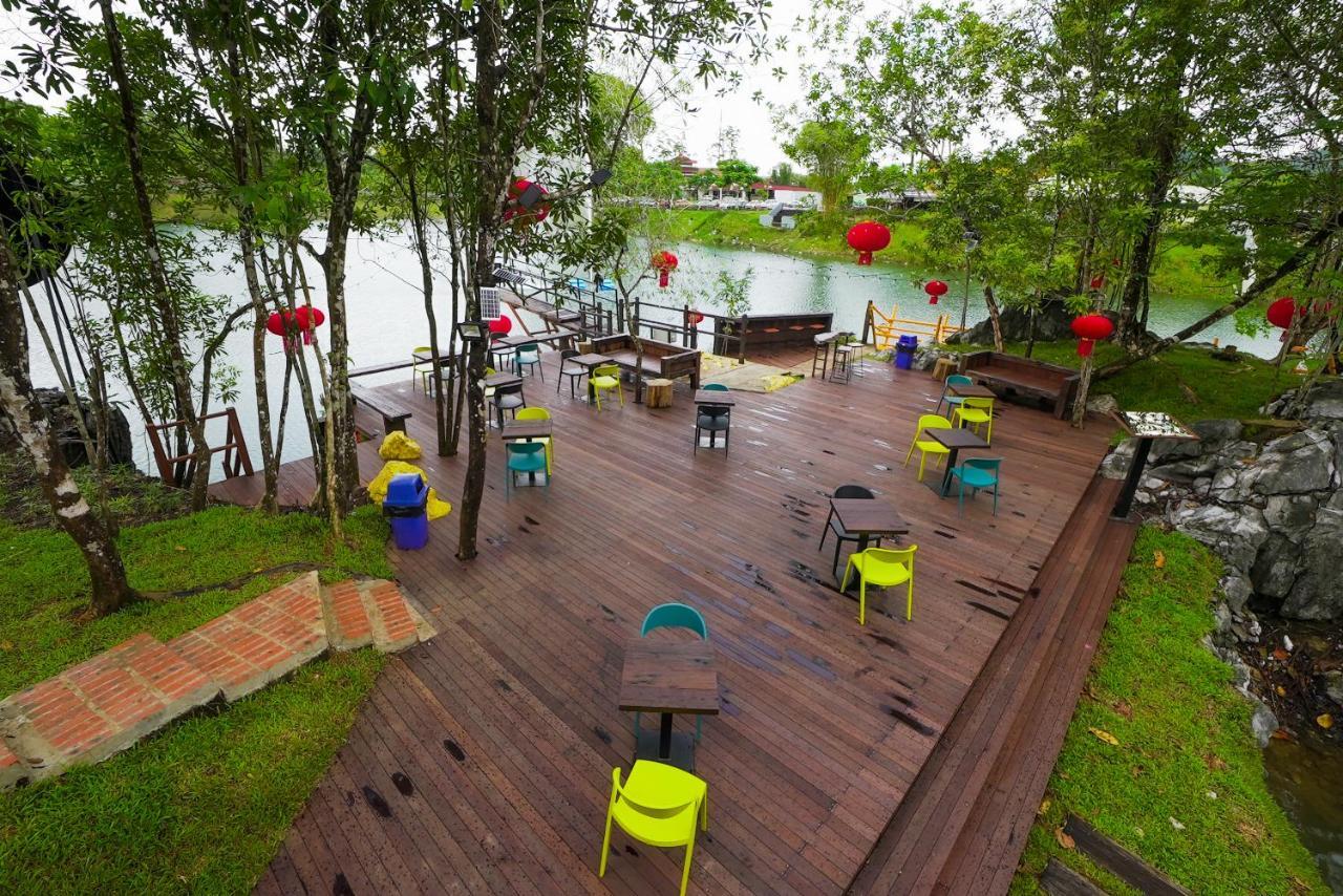Roxy Tasik Biru Resort City Bau ภายนอก รูปภาพ