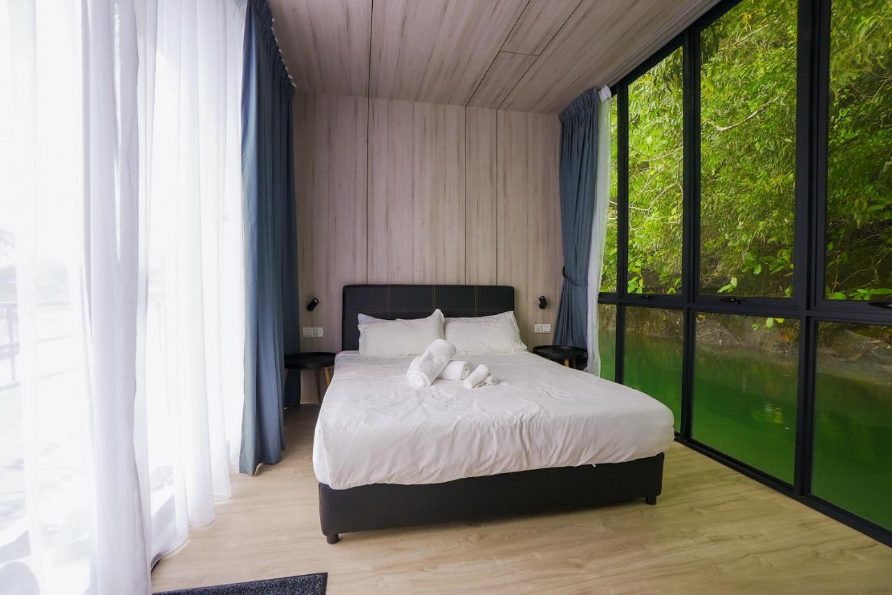Roxy Tasik Biru Resort City Bau ภายนอก รูปภาพ