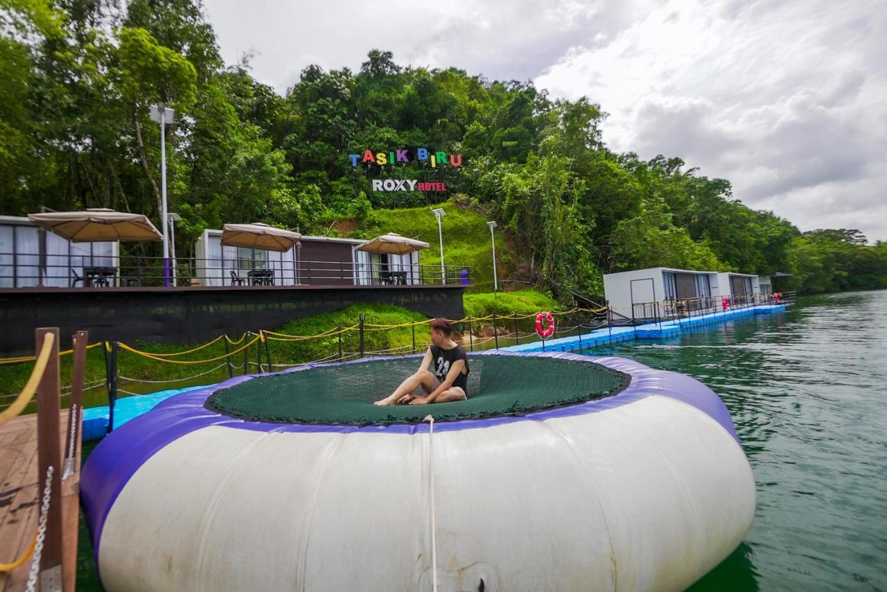 Roxy Tasik Biru Resort City Bau ภายนอก รูปภาพ
