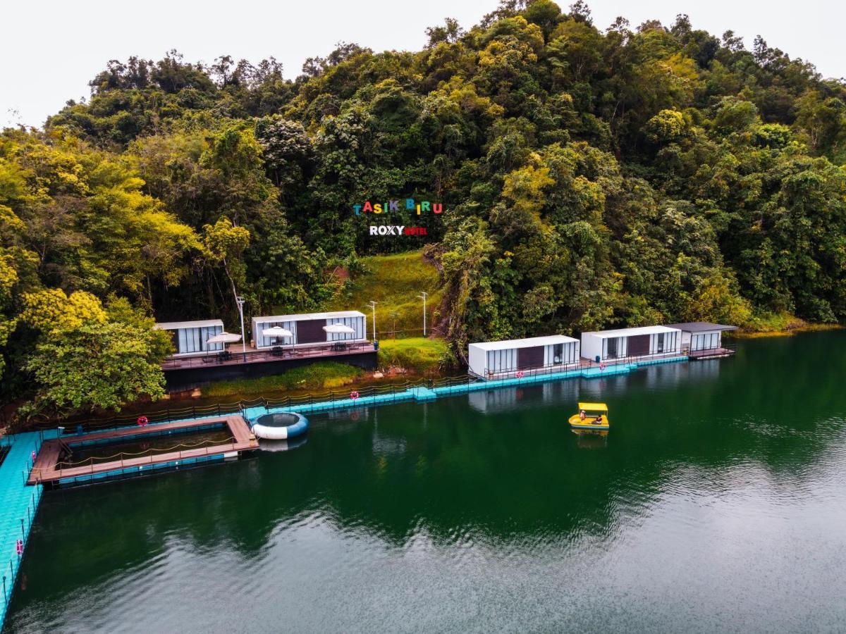 Roxy Tasik Biru Resort City Bau ภายนอก รูปภาพ