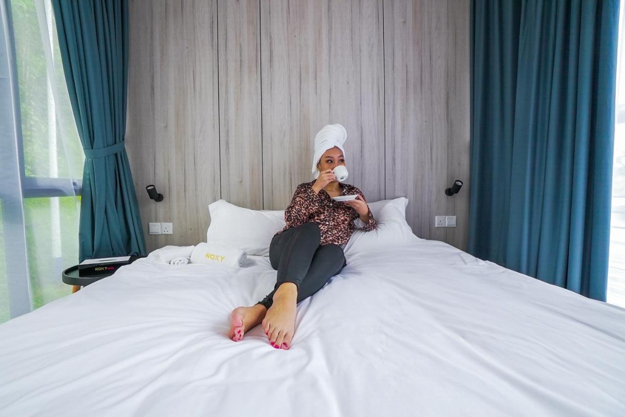Roxy Tasik Biru Resort City Bau ภายนอก รูปภาพ