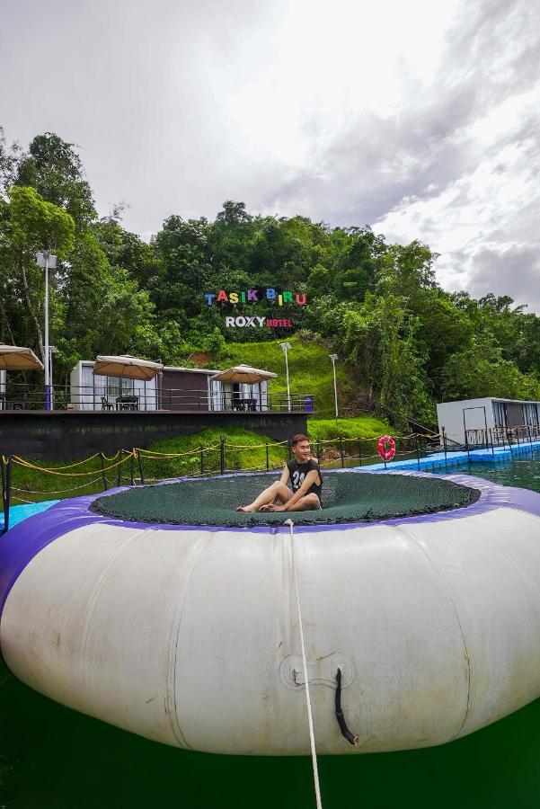 Roxy Tasik Biru Resort City Bau ภายนอก รูปภาพ