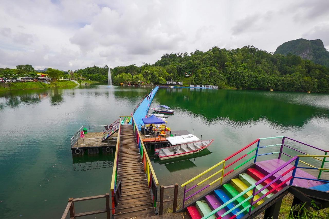 Roxy Tasik Biru Resort City Bau ภายนอก รูปภาพ