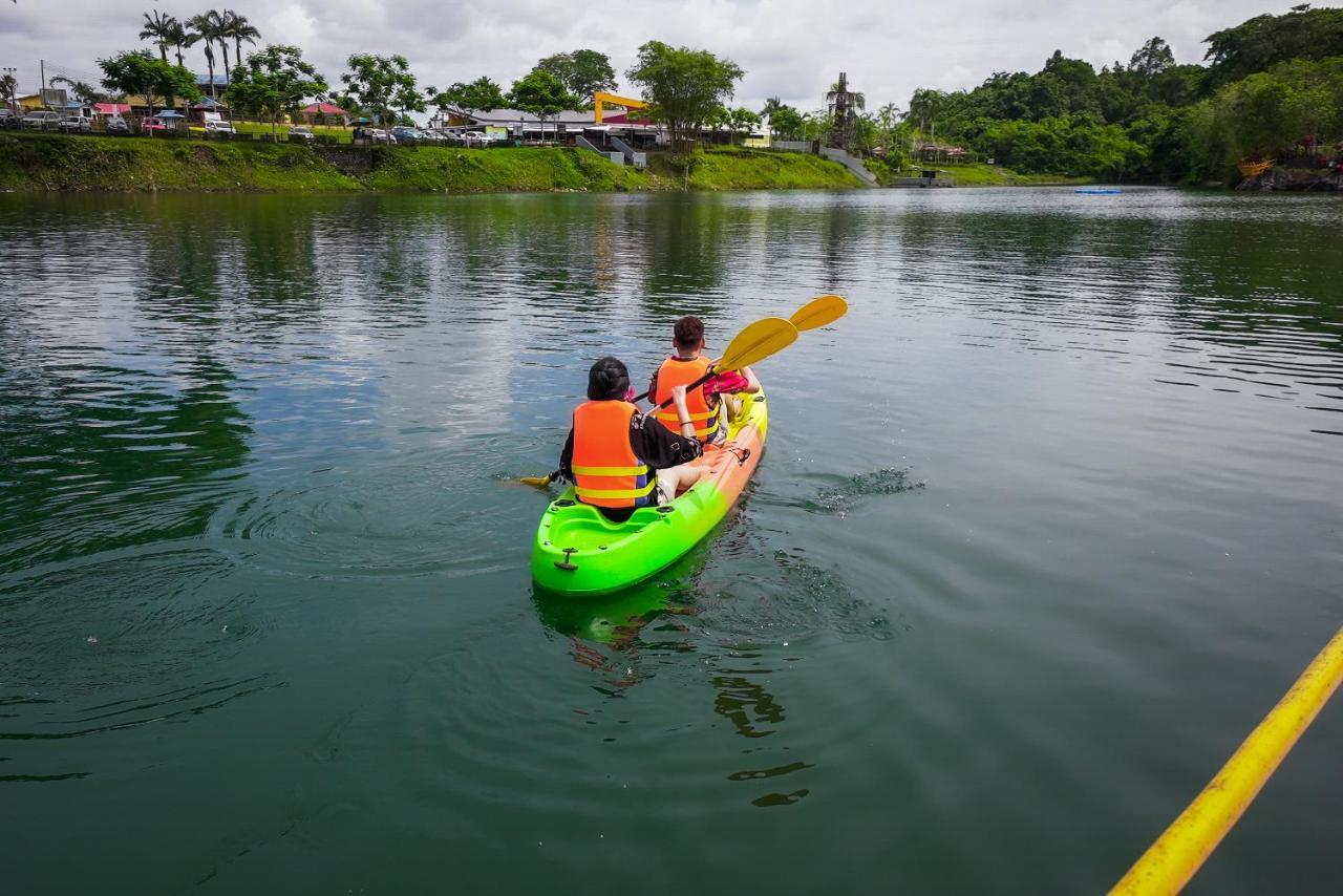 Roxy Tasik Biru Resort City Bau ภายนอก รูปภาพ