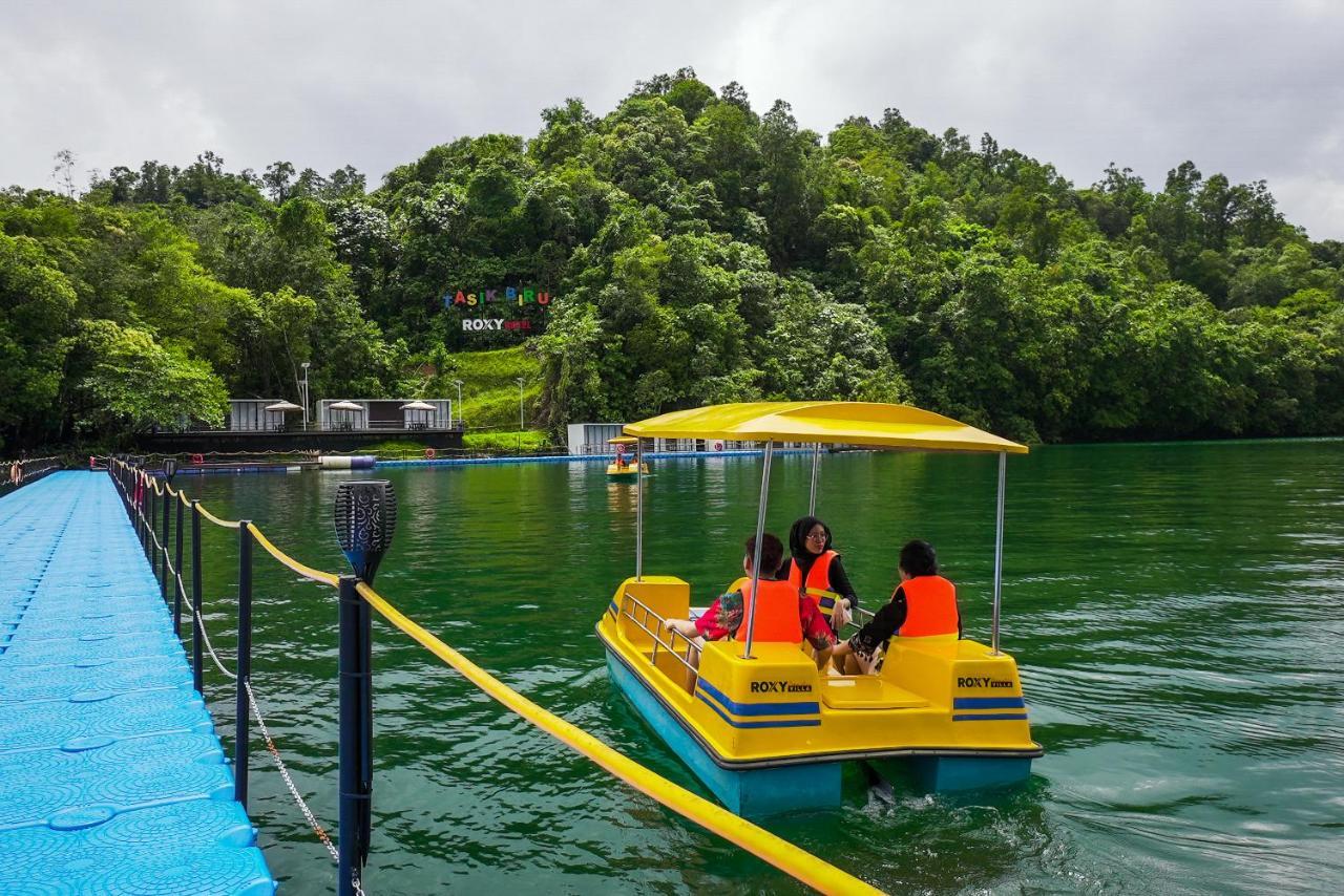 Roxy Tasik Biru Resort City Bau ภายนอก รูปภาพ
