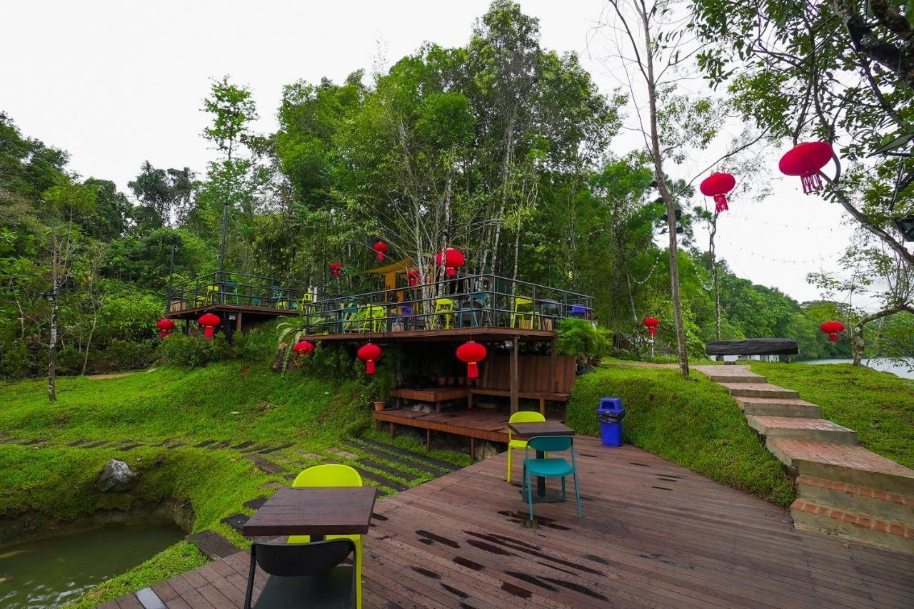 Roxy Tasik Biru Resort City Bau ภายนอก รูปภาพ