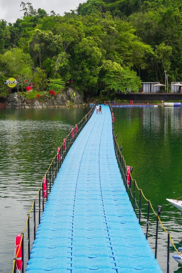 Roxy Tasik Biru Resort City Bau ภายนอก รูปภาพ