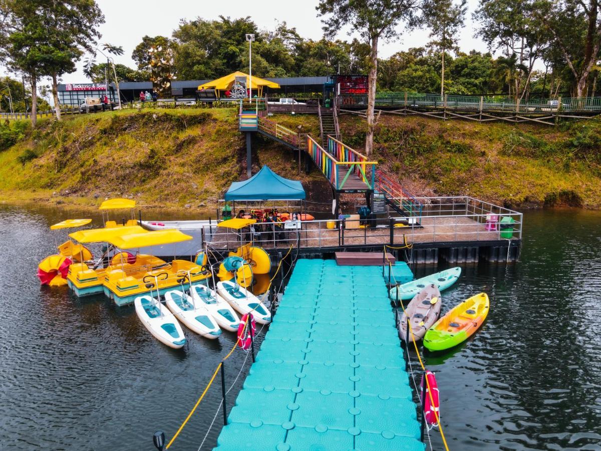 Roxy Tasik Biru Resort City Bau ภายนอก รูปภาพ