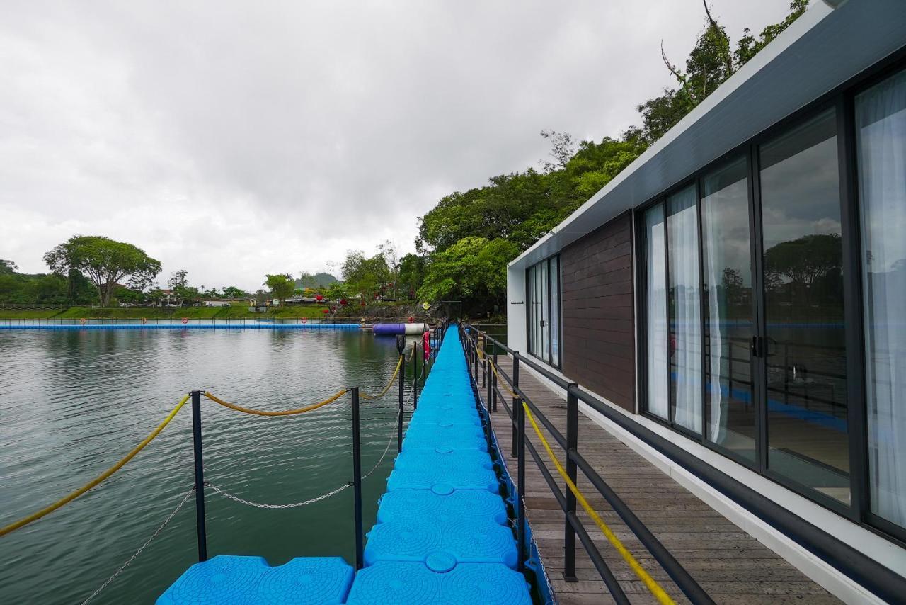Roxy Tasik Biru Resort City Bau ภายนอก รูปภาพ