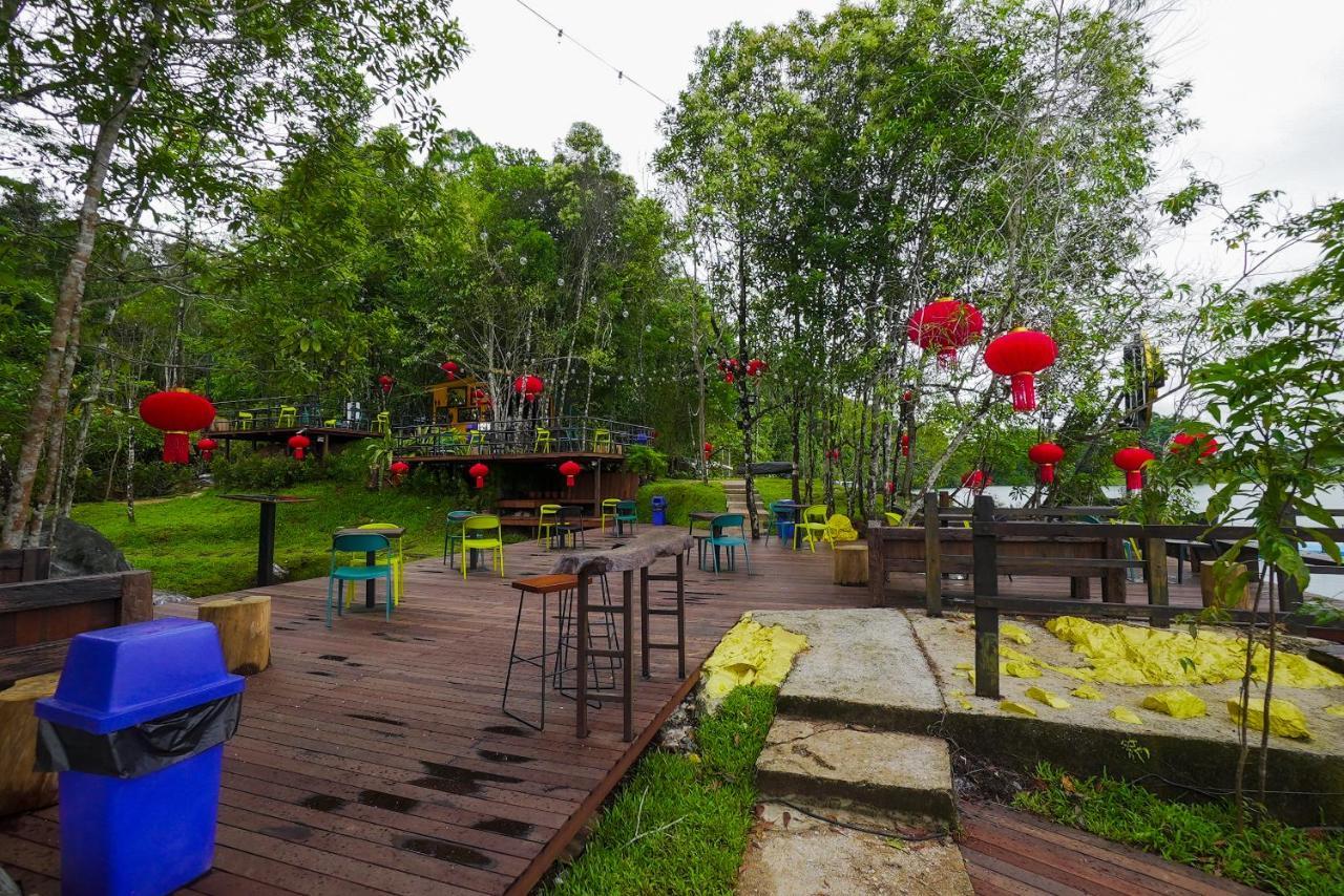 Roxy Tasik Biru Resort City Bau ภายนอก รูปภาพ