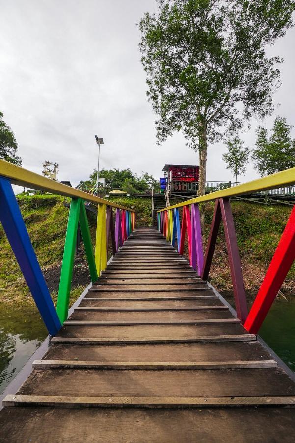 Roxy Tasik Biru Resort City Bau ภายนอก รูปภาพ